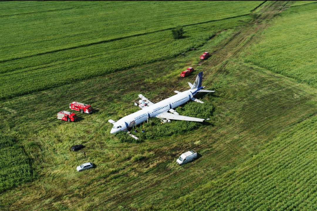 Piloto que salvou 167 pessoas em pouso no trigo agora é cobrado pela Ural Airlines_Imagem redes sociais 1