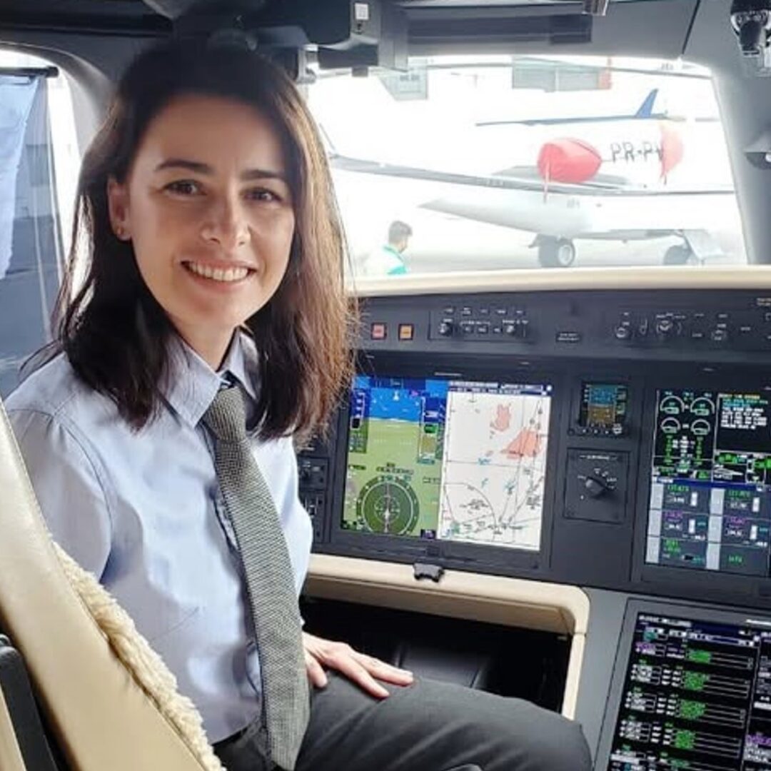 Yana Kalif e a trajetória de uma mulher piloto na aviação brasileira