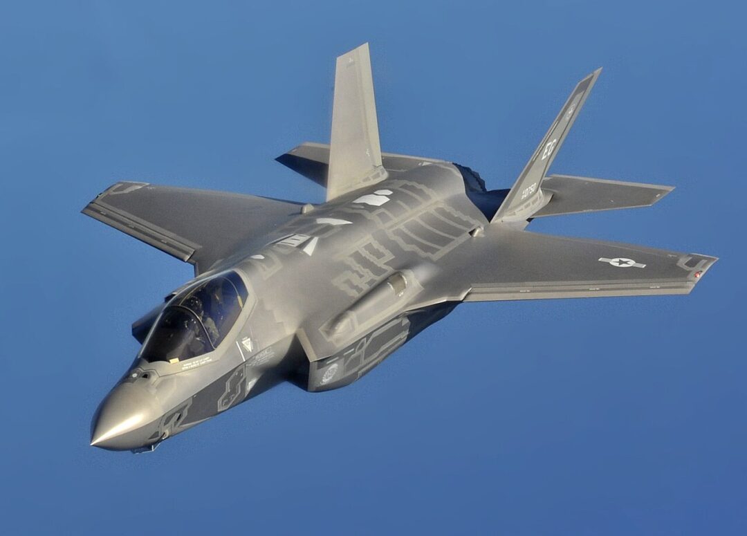 F-35A-cai-em-Las-Vegas-e-piloto-sobrevive-apos-ejecao-nos-Estados-Unidos_Imagem-Divulgacao