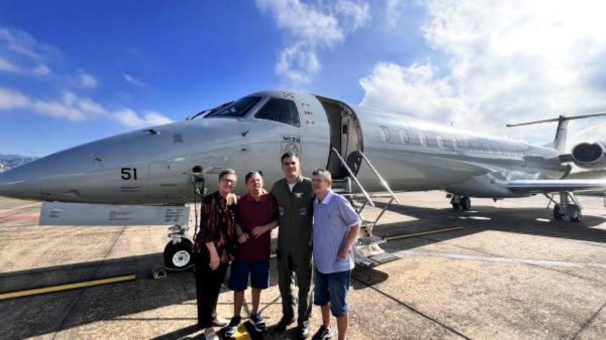 Gemeos-autistas-apaixonados-por-aviacao-visitam-a-Base-Aerea-de-Sao-Paulo_Imgem-BASP-Ten-Larissa