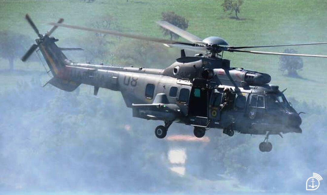 Helicoptero-UH-15-Super-Cougar-durante-a-operacao-em-lago-de-Furnas-em-Minas-Gerais_Imagem-MB