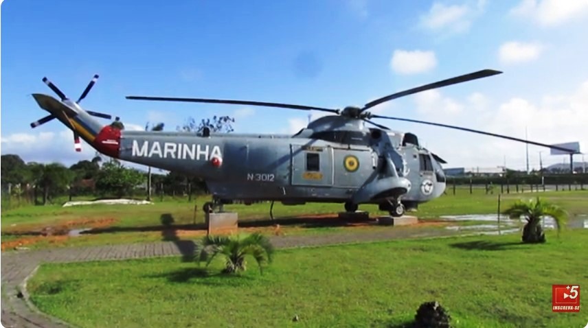 Helicoptero-da-Marinha-SH-3-N3012-em-exposicao-UNIVALI_Imagem-Redes-Sociais.