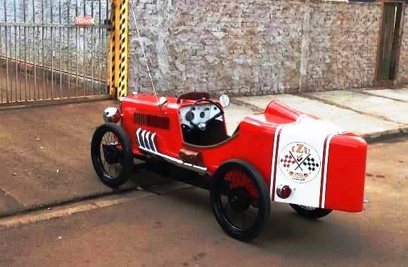 Veiculo-Artesanal-Motorizado-estilo-carro-de-corrida-dos-anos-60_Imagem-AeroJota-2