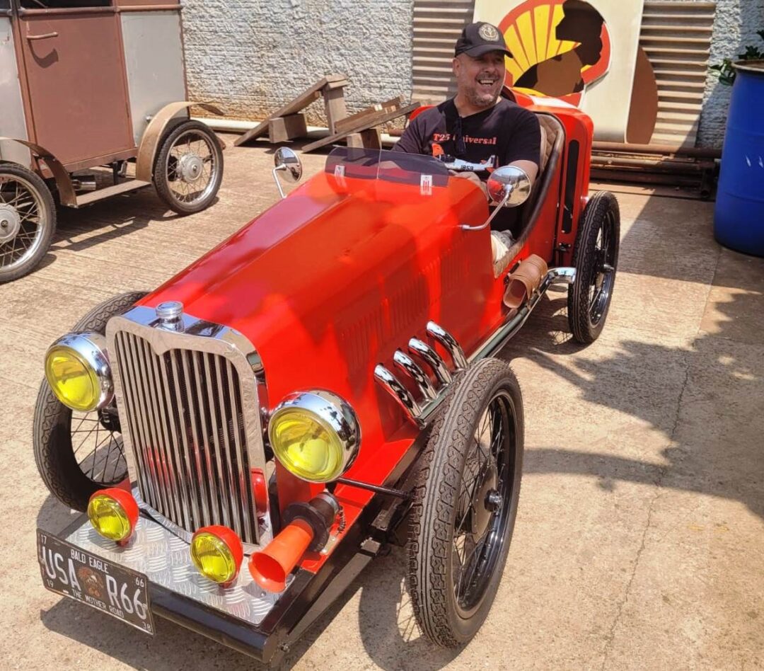 Veiculo-Artesanal-Motorizado-estilo-carro-de-corrida-dos-anos-60_Imagem-AeroJota-4
