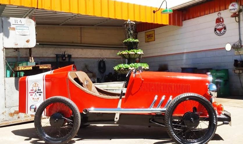 Veiculo-Artesanal-Motorizado-estilo-carro-de-corrida-dos-anos-60_Imagem-AeroJota-7.