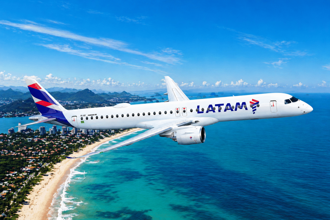 Avião da LATAM Embraer E-2 com a nova pintura_Foto Divulgação