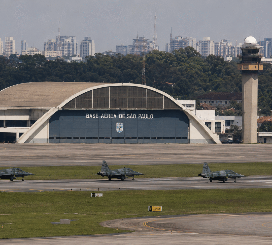 Caças da FAB transformam Guarulhos em cena de cinema e imagens impressionam spotters
