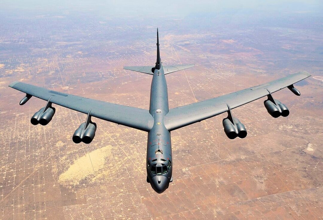 B-52-dos-Estados-Unidos-cai-apos-decolagem_Imagem-WEB
