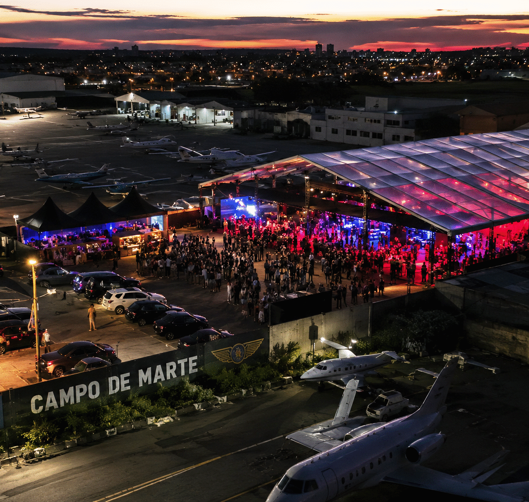 Enquanto aeroclubes perdem espaço, áreas aeroportuárias recebem festas, eventos e até provas de arrancada