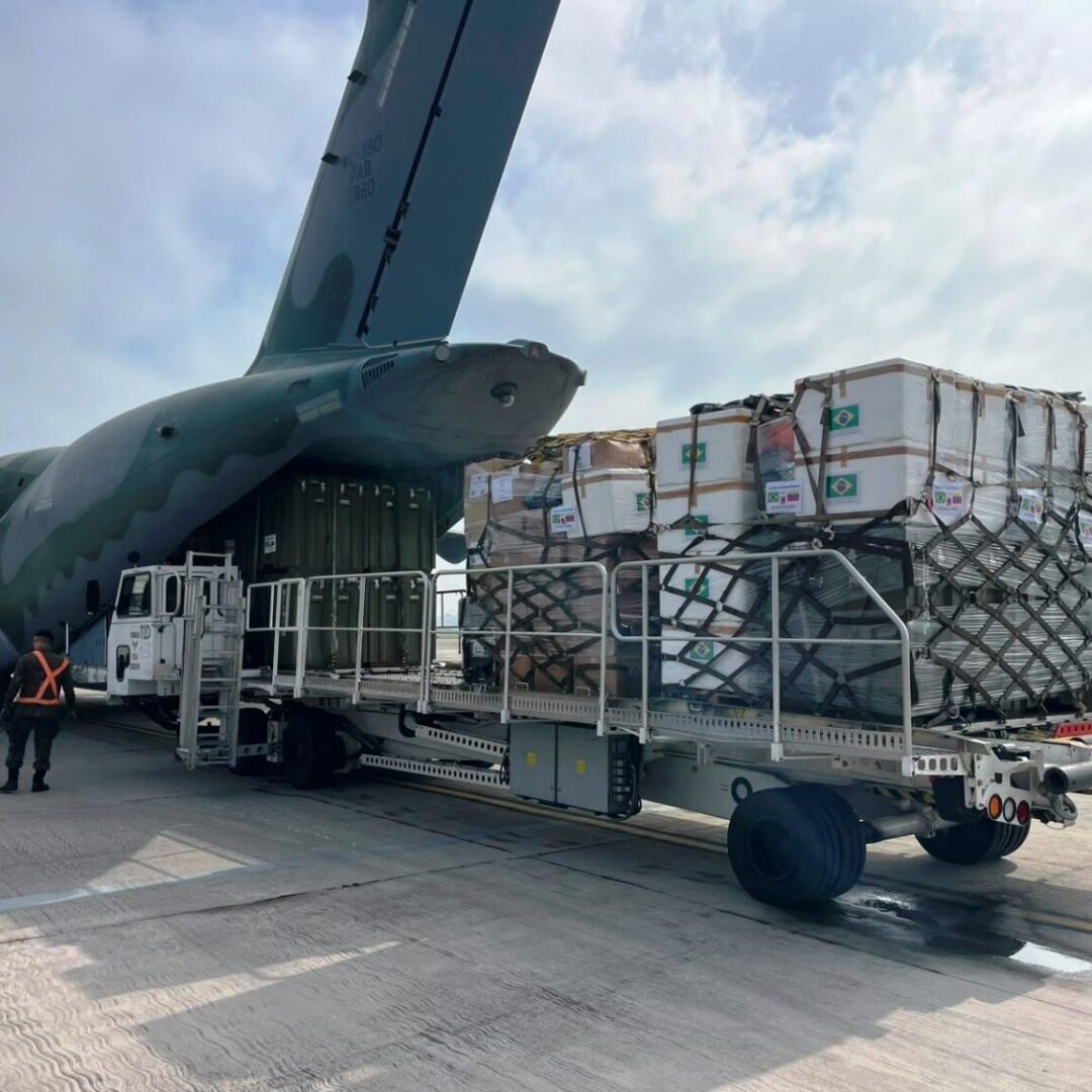 Brasil amplia ponte aérea humanitária para a Venezuela e confirma quarto voo com reforço de bombeiros
