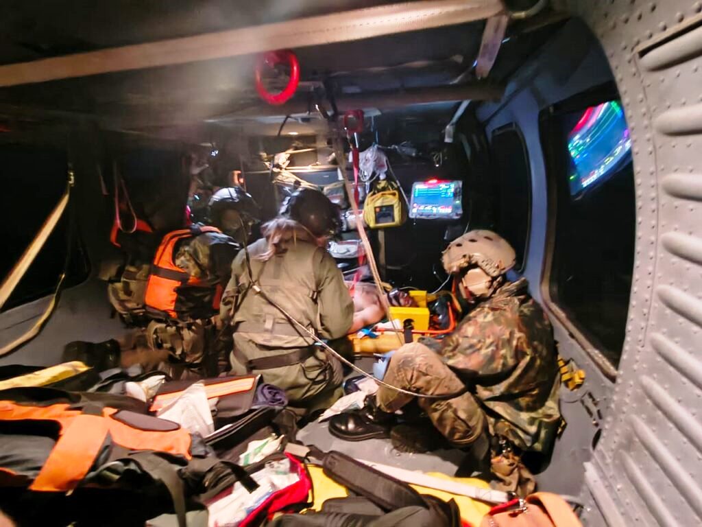 FAB-realiza-evacuacao-aeromedica-e-resgata-tripulante-de-embarcacao-pesqueira-no-RS_Imagem-5o-do-8o-GAv-1