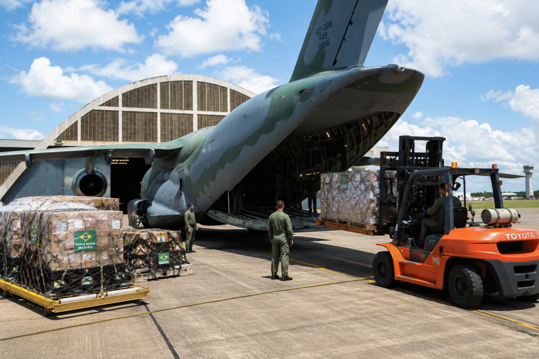 KC-390 da FAB leva ajuda humanitária para Venezuela após terremotos_Imagem BASP 1