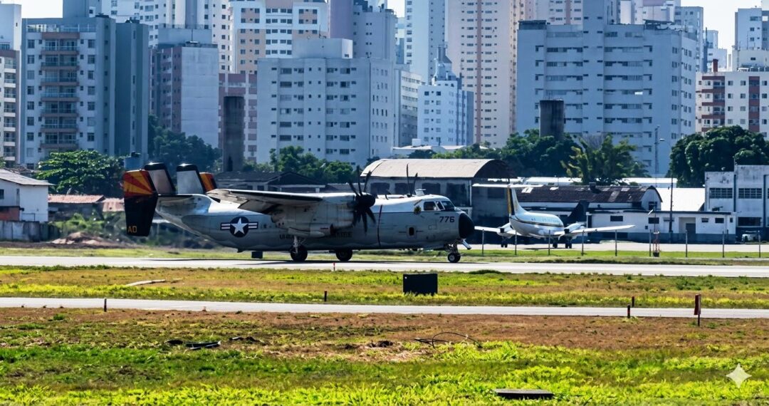 C-2A-Greyhound-chega-ao-Museu-Aeroespacial-Paulista-apos-uma-pane-no-Brasil_Imagem-AFAC-Aviacao-1