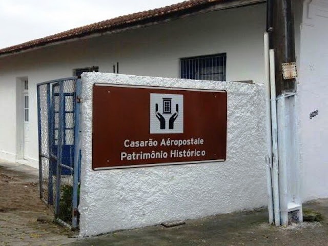 Monumento-Historico-Casa-do-Piloto-abandonada-no-bairro-do-Campeche-em-Florianopolis_Imagem-Aviacao-em-Floripa-1