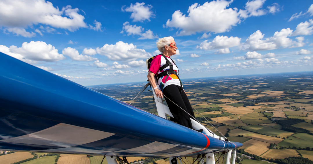 Britanica-de-97-anos-quebra-recorde-mundial-de-wing-walking_Imagem-Divulgacao-3