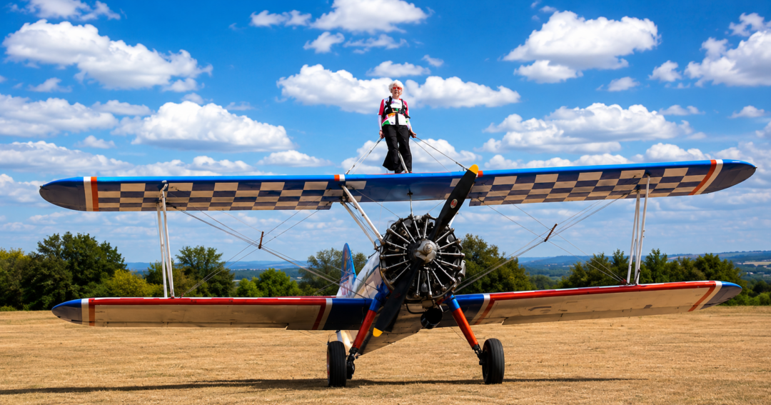 Britânica de 97 anos quebra recorde mundial de wing walking_Imagem Divulgação 4