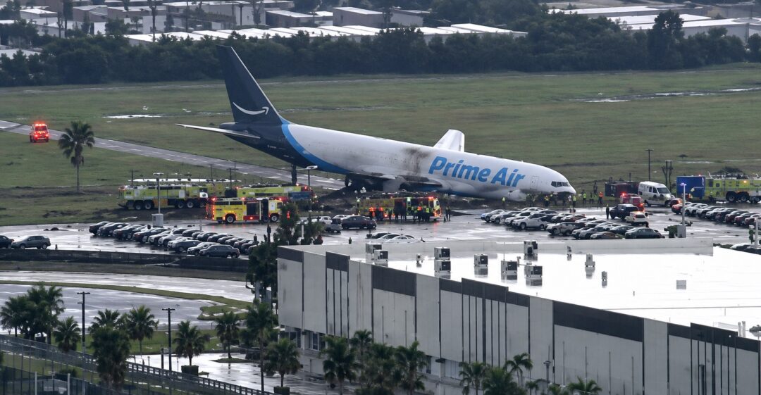 
Acidente-com-Boeing-767-da-Amazon-em-Miami-apos-saida-de-pista