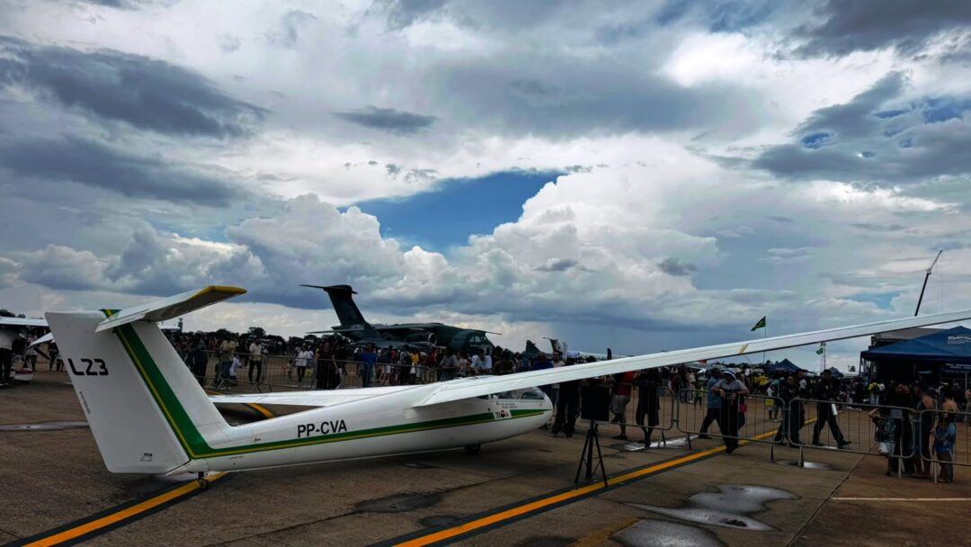 Planador-PP-CVA-durante-o-Brasilia-Air-Show.-A-participacao-da-aeronave-estava-prevista-na-programacao-do-evento